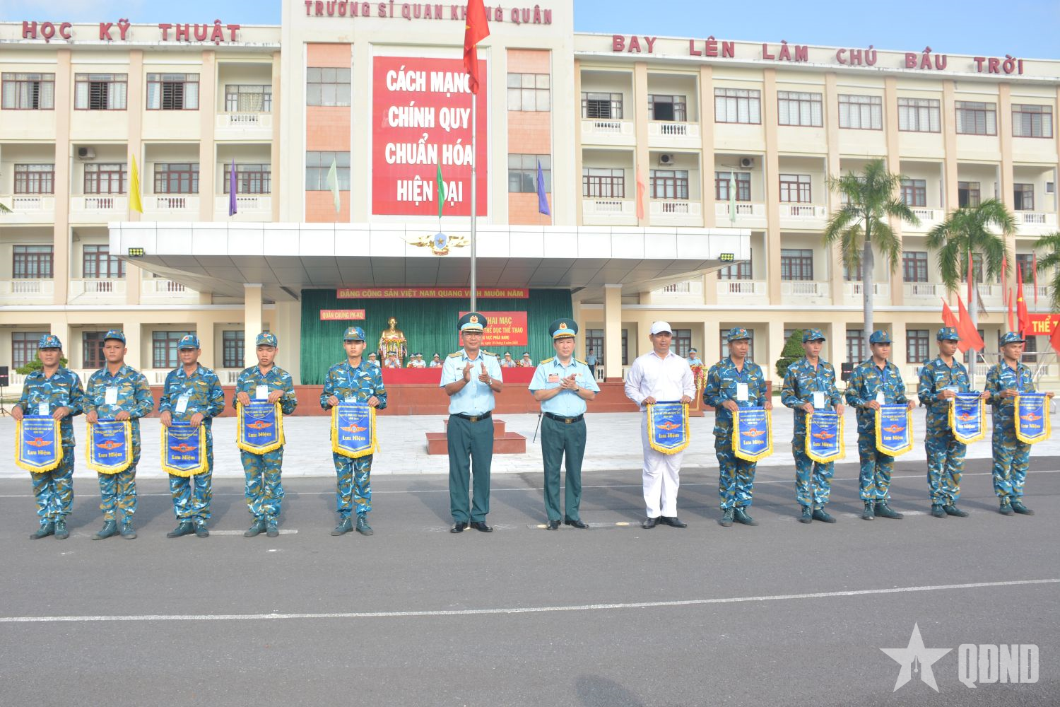 Quân chủng Phòng không - Không quân khai mạc Hội thao thể dục thể thao khu vực phía Nam